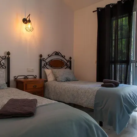 Semesterbostad Agradable Adosado Con Piscina La Hidalga Benalmádena