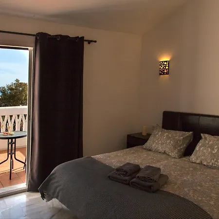 Semesterbostad Agradable Adosado Con Piscina La Hidalga