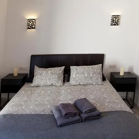 Semesterbostad Agradable Adosado Con Piscina La Hidalga