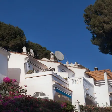 Semesterbostad Agradable Adosado Con Piscina La Hidalga