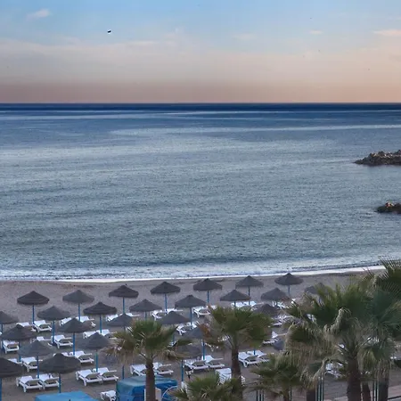 Semesterbostad Agradable Adosado Con Piscina La Hidalga Benalmádena