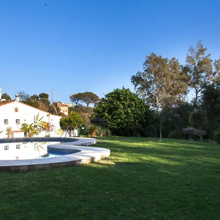 Agradable Adosado Con Piscina La Hidalga Semesterbostad