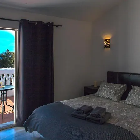 Hébergement de vacances Agradable Adosado Con Piscina La Hidalga