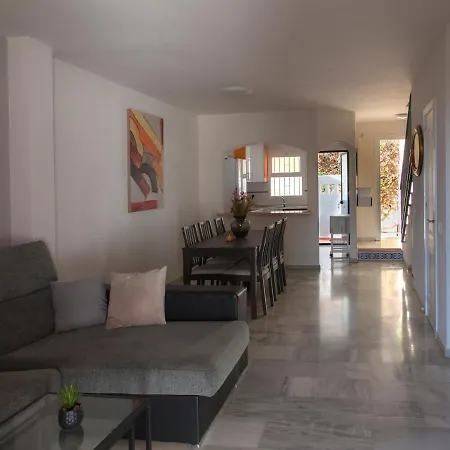 Agradable Adosado Con Piscina La Hidalga Feriehus